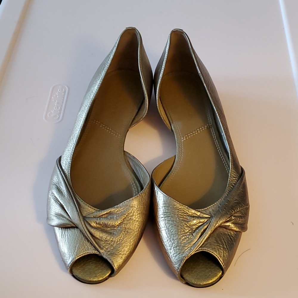 Tahari Concert gold metallic leather sandals 8.5